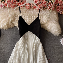 Strandkleid im neuen Stil mit Trägern und rückenfrei