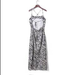 Rückenfreies Trägerkleid mit Kontraststreifen