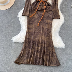 Langärmliges Kleid mit eckigem Ausschnitt und Rüschen im Meerjungfrauen-Print