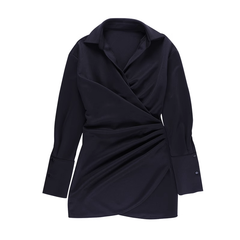 Langärmliges unregelmäßiges schwarzes Kleid