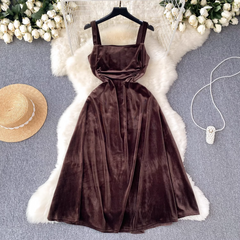 Mittellanges A-Linien-Retro-Samtkleid mit quadratischem Kragen