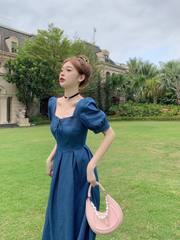 Vintage Jeanskleid mit eckigem Ausschnitt