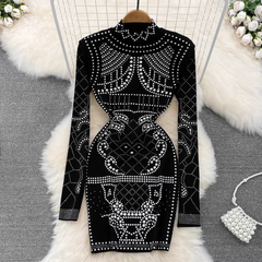 Kurzes Kleid im Retro-Stil mit Stehkragen und Rauten