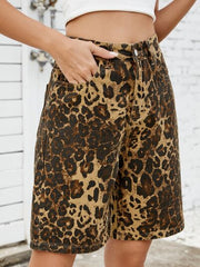 Pantalones cortos vaqueros de cintura alta con estampado de leopardo
