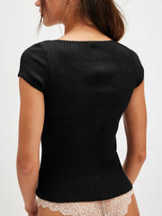 Lovelet – Kurzärmliges Oberteil mit Rundhalsausschnitt und Knopfleiste