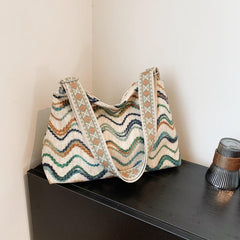 Mittelgroße Umhängetasche mit verstellbarem Riemen