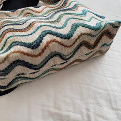 Mittelgroße Umhängetasche mit verstellbarem Riemen