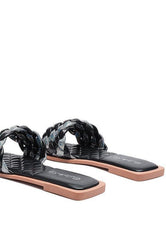 FLATS MIT GEWEBTEM RIEMEN UND METALLIC-SCHUH ALLIUM