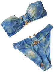 El elegante conjunto de bikini brasileño de dos piezas