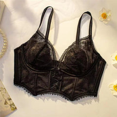 Transparentes Dessous-Set mit französischer Spitzenstickerei