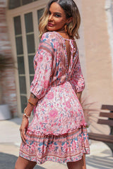 Vestido bohemio con escote en V y ribete de volantes