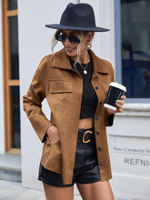 Chaqueta con cuello y hombros caídos y botones en la parte delantera