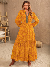 Bedrucktes Kleid mit eingekerbten Ballonärmeln