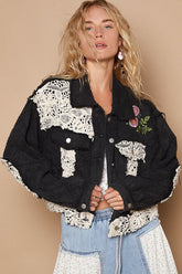 Chaqueta con botones y bordados de parches de crochet POL