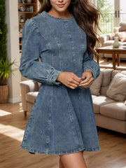 Kleid mit Rundhalsausschnitt und langen Ärmeln und Reißverschluss auf der Rückseite