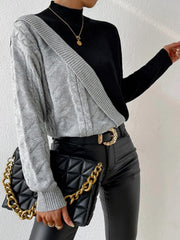 Suéter de punto trenzado con cuello alto en contraste