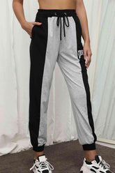 COURAGE Jogginghose mit grafischem Farbblockdesign und Kordelzug