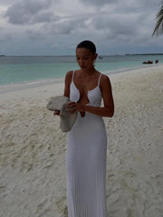 Langes Strickkleid mit tiefem V-Ausschnitt