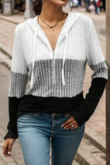 Sudadera con capucha y media cremallera con bloques de color y cordón