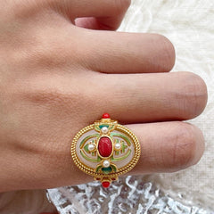 Klobiger Statement-Ring aus Jadegold