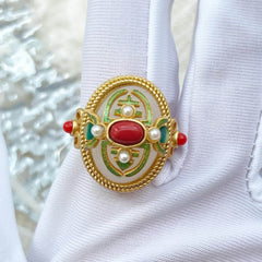 Klobiger Statement-Ring aus Jadegold