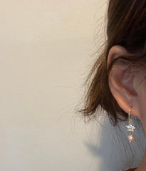 Pendientes florales de cristal de perla rosa natural