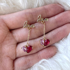 Pendientes colgantes con forma de corazón rosa y letra de amor