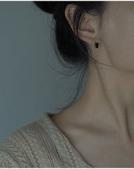 Pendientes de esmeralda verde y piedra preciosa negra