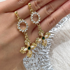 Pendientes con cruz gótica en relieve