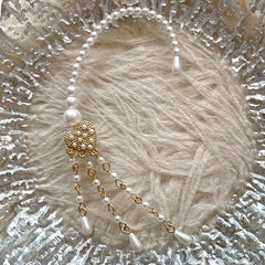 Delicado pendiente de perla sin perforaciones