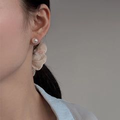 Pendientes delicados de perlas naturales sin perforaciones