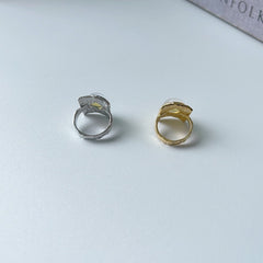 Anillo llamativo de piedra lunar gótica con piedra natal