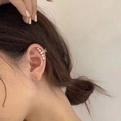 Perlen-Ohrring mit Rankenmuster