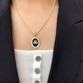 Collar con estilo gótico