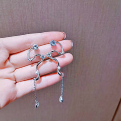 Schlangenförmige Ohrringe