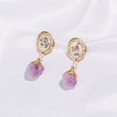 Pendientes de cristal morado en bruto hechos a mano