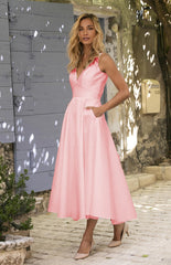 Einfarbiges rückenfreies Kleid