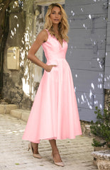 Einfarbiges rückenfreies Kleid