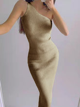 slanted shoulder solid color slim elastic slim fit hip-hugging knitted dress