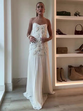 Three-dimensional rose decorated ruffle stitching suspender dress