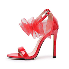 Sandalen mit Blumenmuster und Stilettoabsatz