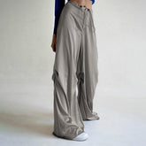 Weite Baggy-Hose aus Satin mit niedriger Taille und Kordelzug - Grau
