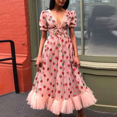 Süßes Kleid mit Fruchtpailletten