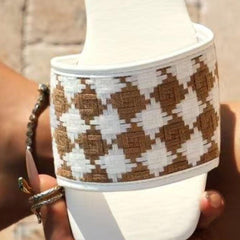 Flache Sandalen mit offener Spitze und Karomuster