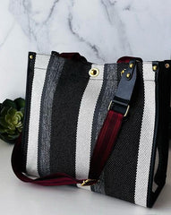 Kleine Tragetasche mit Streifen