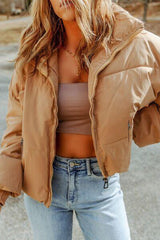 Abrigo con cuello alto y cremallera con bolsillos