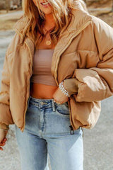 Abrigo con cuello alto y cremallera con bolsillos