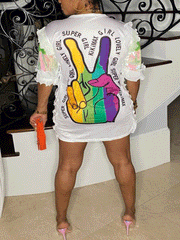 Minikleid mit bunten Buchstaben-Pailletten