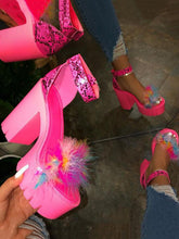 Sandalias de tacón grueso con parte superior esponjosa