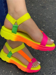 Sandalias con tiras de velcro